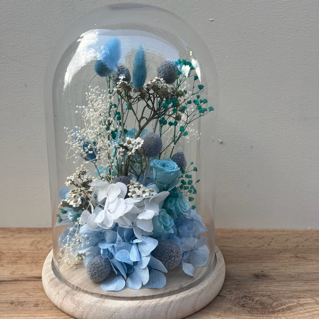 Cloche bleu composé de Rose, Craspedia, Gypsophile vue de derriere
