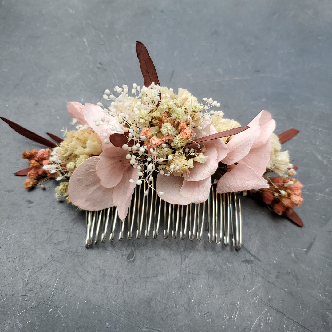 Peigne en fleurs stabilisées éternelles rose et beige "Rue de Prague" : ATELIERS OUCHAMP