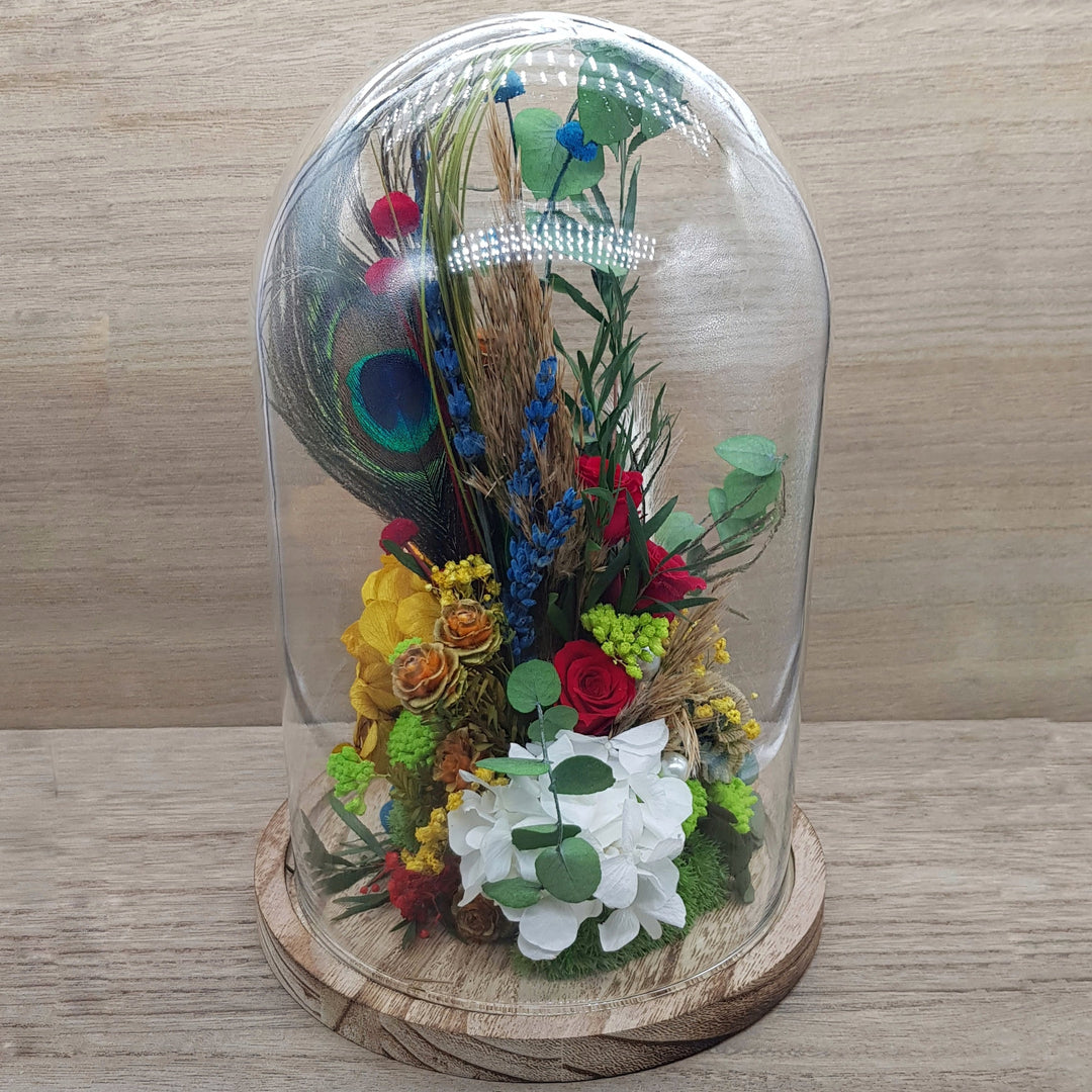 Les fleurs sous cloche en verre : une touche d’élégance intemporelle