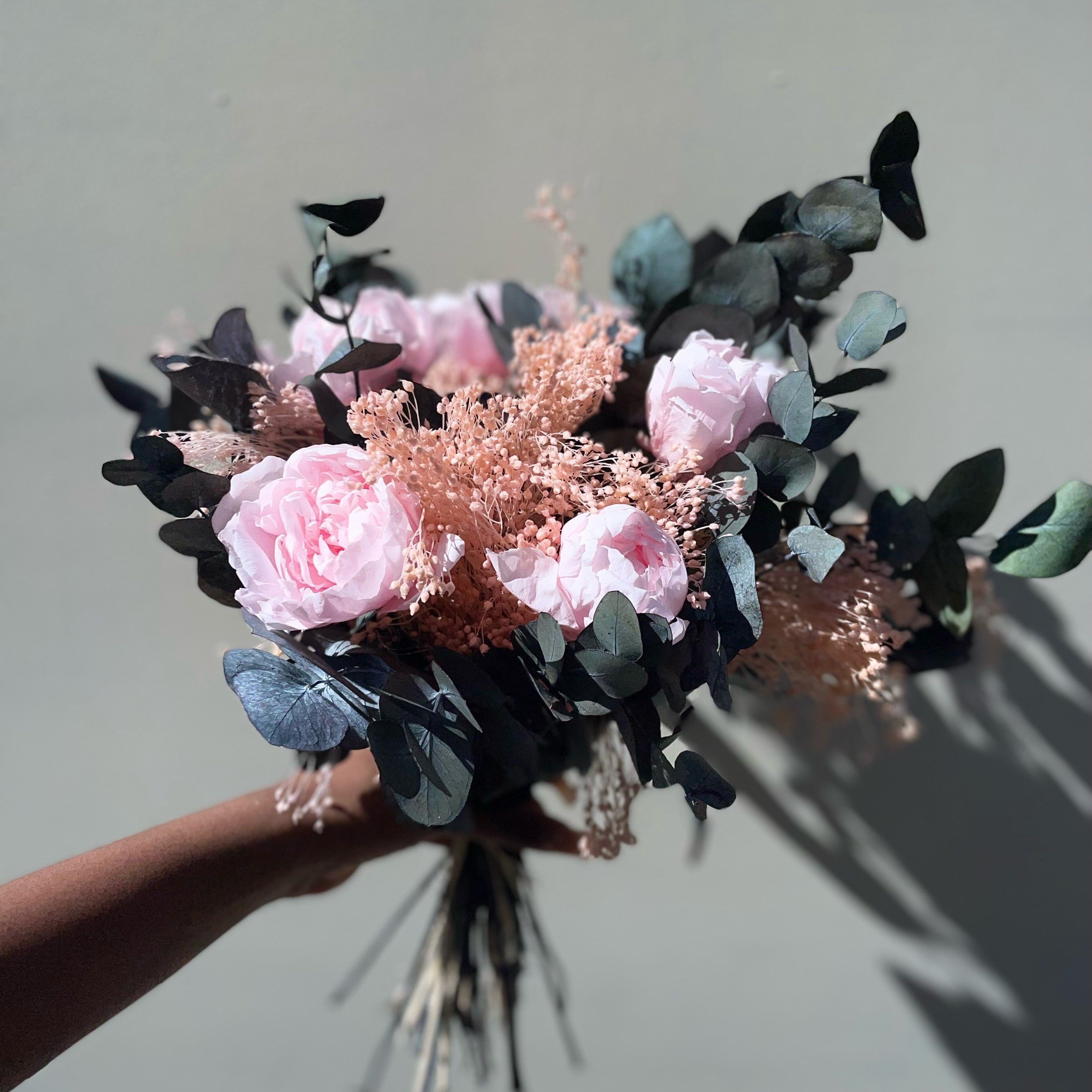 Fleurs Éternelles : La Touche Florale Parfaite pour un Mariage Unique