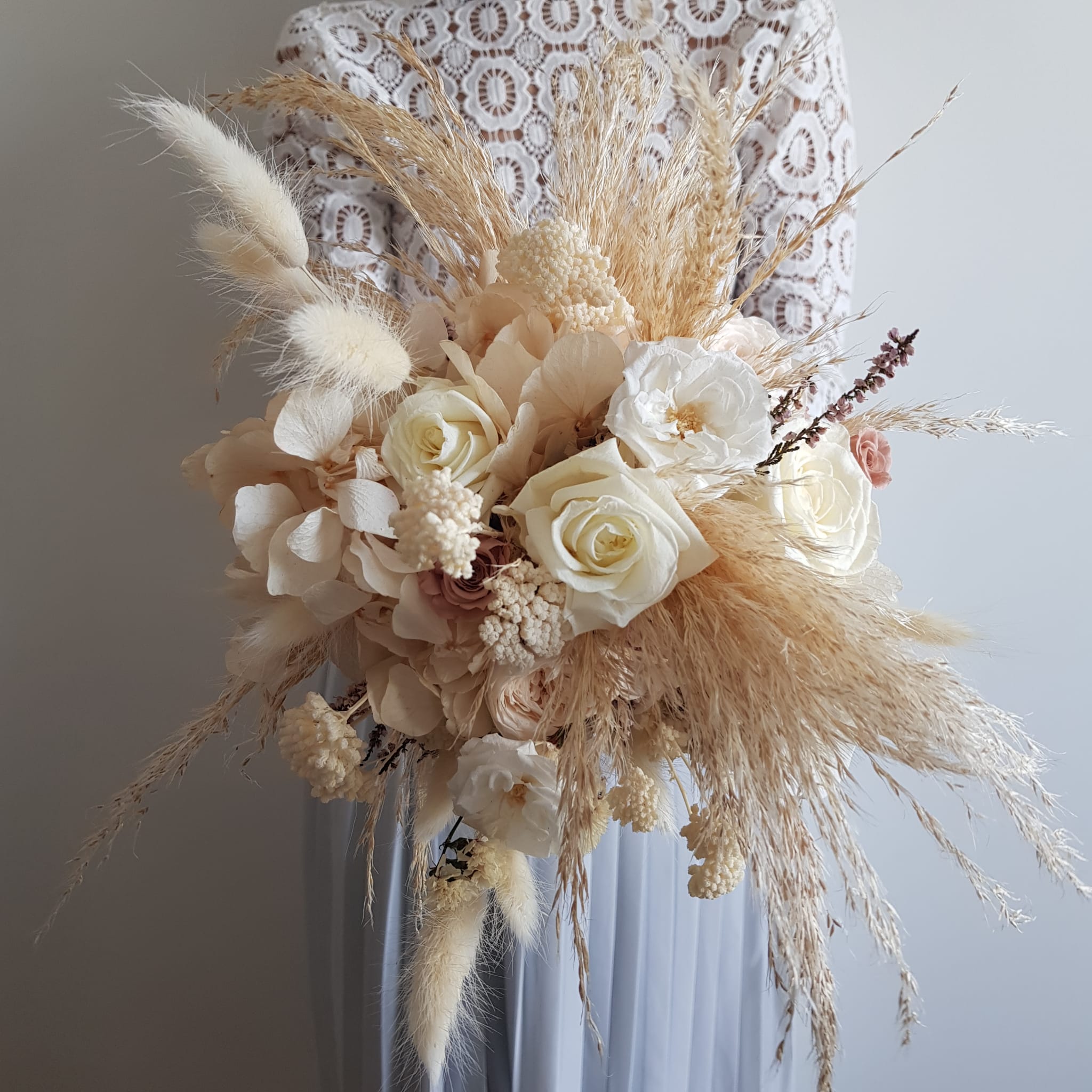 Bouquet de mariée : comment harmoniser les fleurs avec votre thème de mariage ?