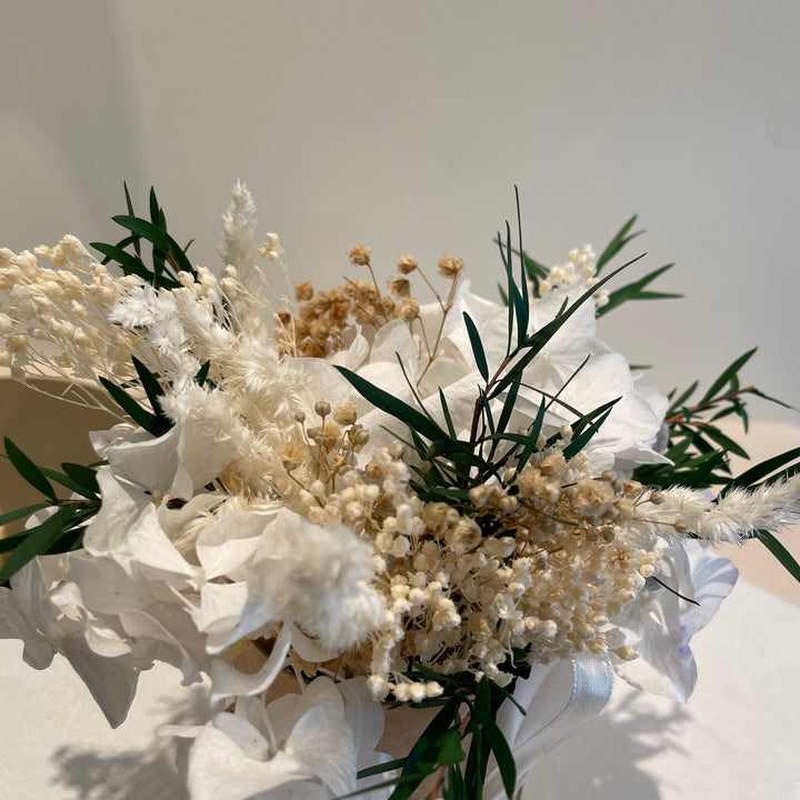 Boite blanc, creme et vert composé de Hortensia, Gypsophilefocus