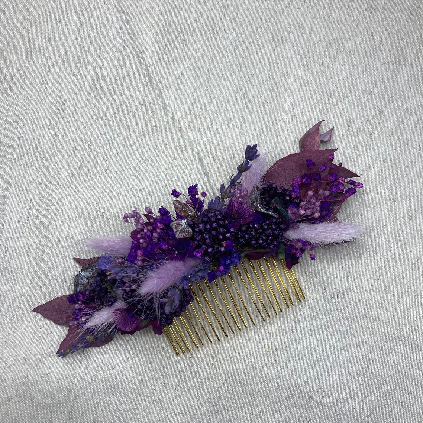 Peigne en fleurs stabilisées éternelles violet "Rue Lamarck" :  ATELIERS OUCHAMP