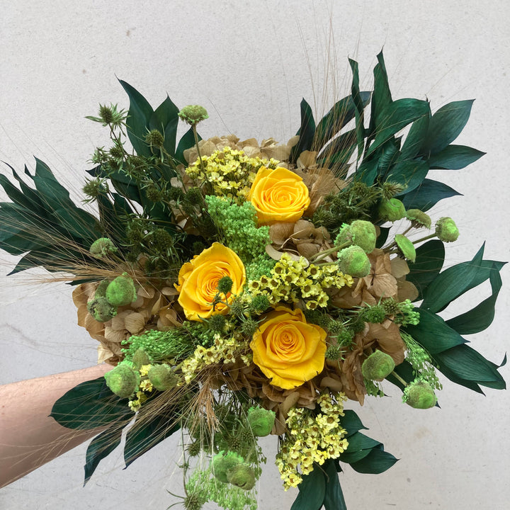 Bouquet en fleurs stabilisées éternelles jaune et vert "Rue des rosiers" | Ateliers Ouchamp 