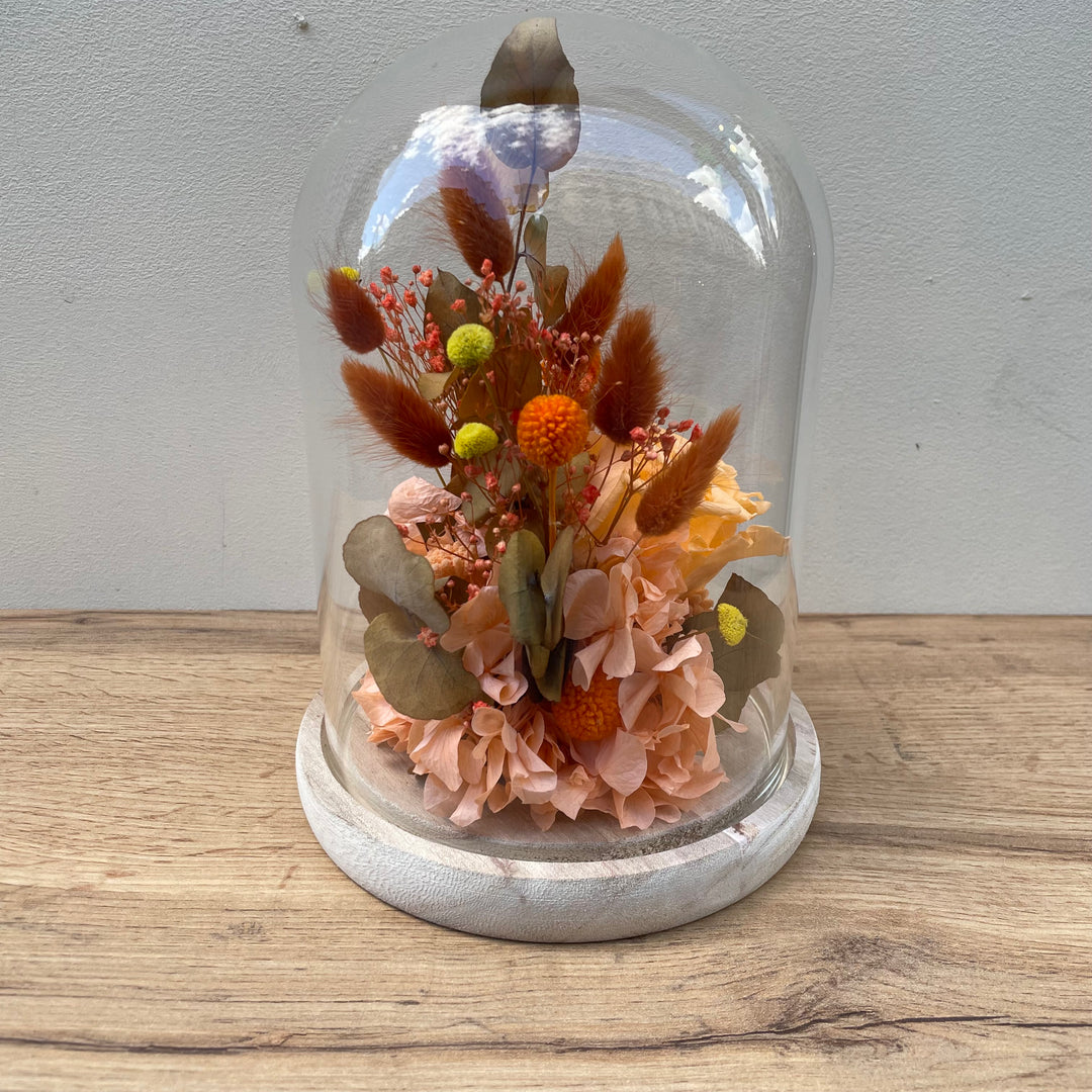 Cloche Orange composée de rose, lagurus et gypsophile Vue de Derrière