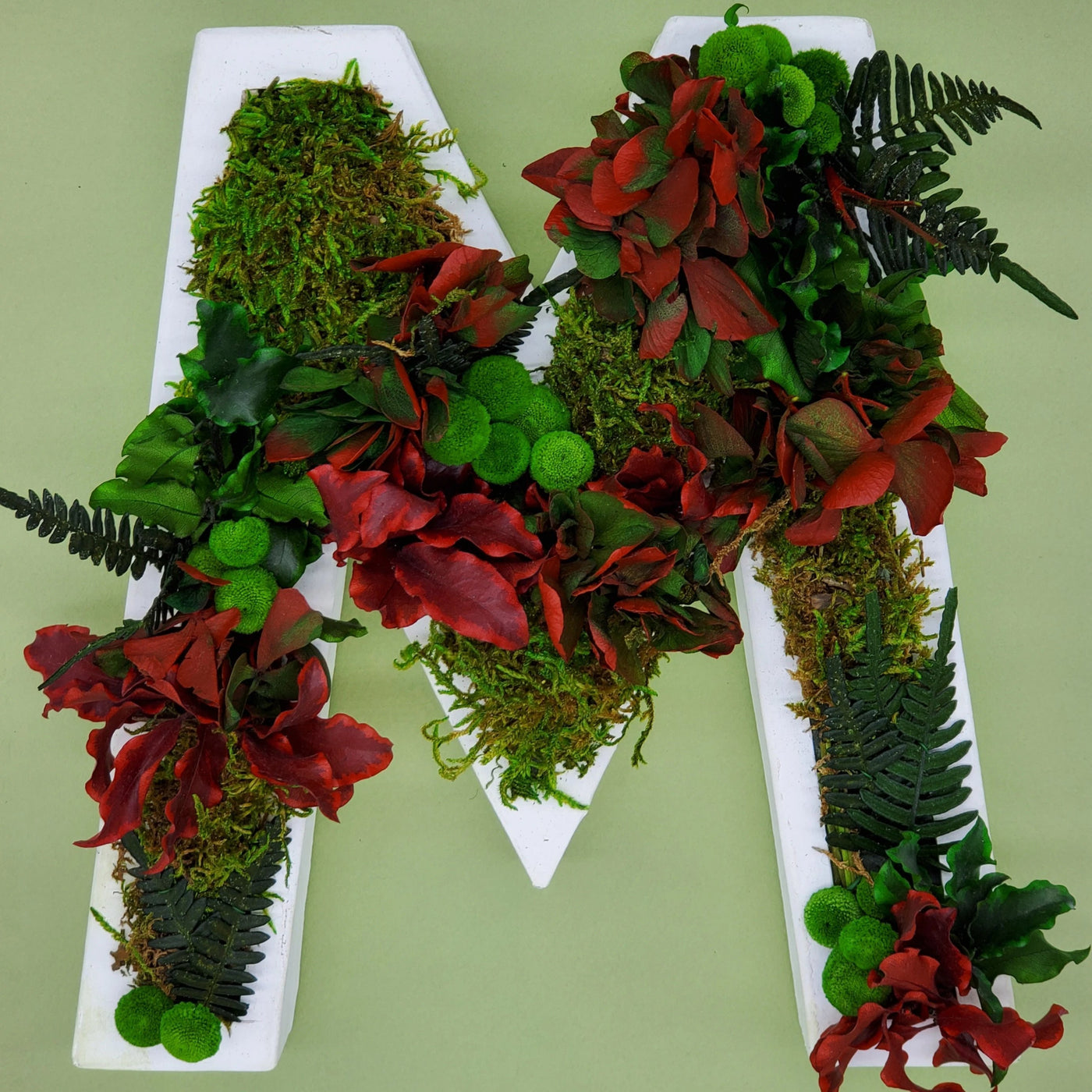 Lettre en fleurs stabilisées verte et rouge "Le Boulevard Malesherbes" : ATELIERS OUCHAMP