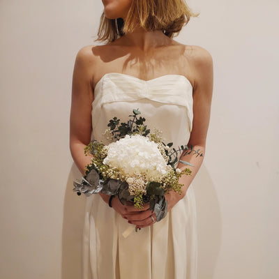 Bouquet de mariée en fleurs stabilisées éternelles blanc "Mur des Je t'aime" | Ateliers Ouchamp 