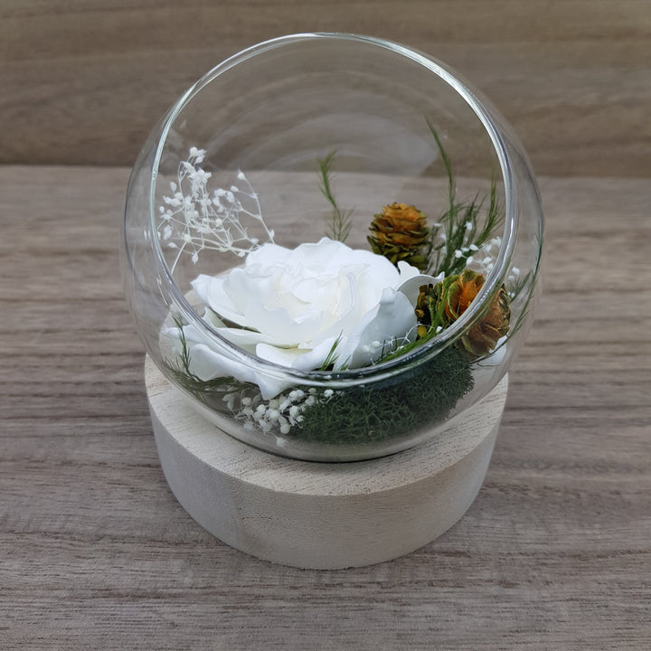 Gardenia, Tortum, Mini Gypsophile, Tikki & Lichen. Vu de côté