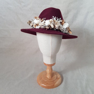 Accessoire à chapeau en fleurs stabilisées éternelles "Carrefour de Norvège" : ATELIERS OUCHAMP 