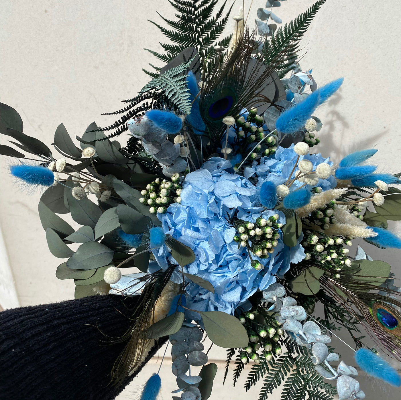 Bouquet de fleurs stabilisées éternelles bleu et vert "Rue de Sèvres" | Ateliers Ouchamp 
