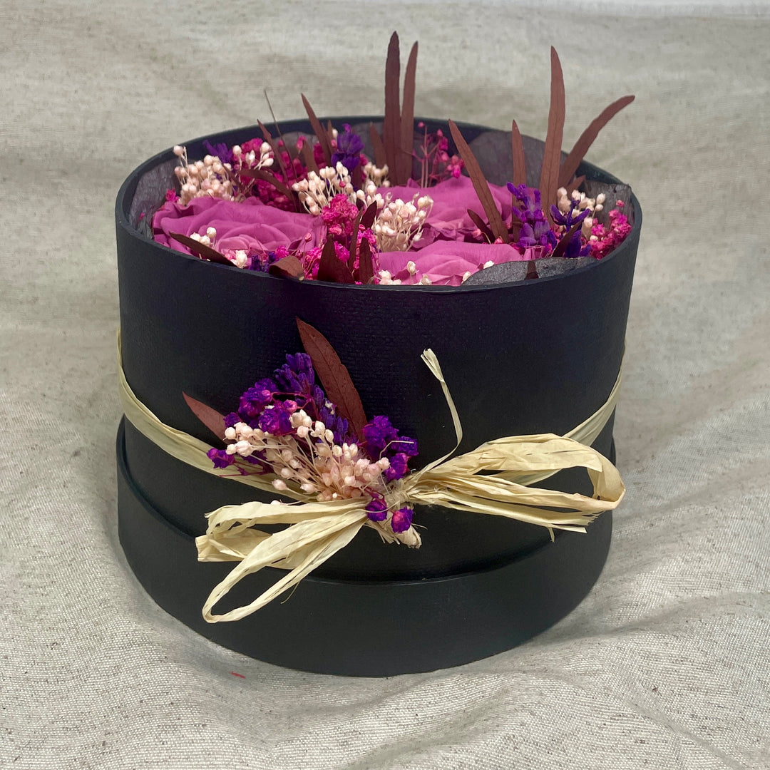 Boîte à chapeau fleurie "Rue Violet"